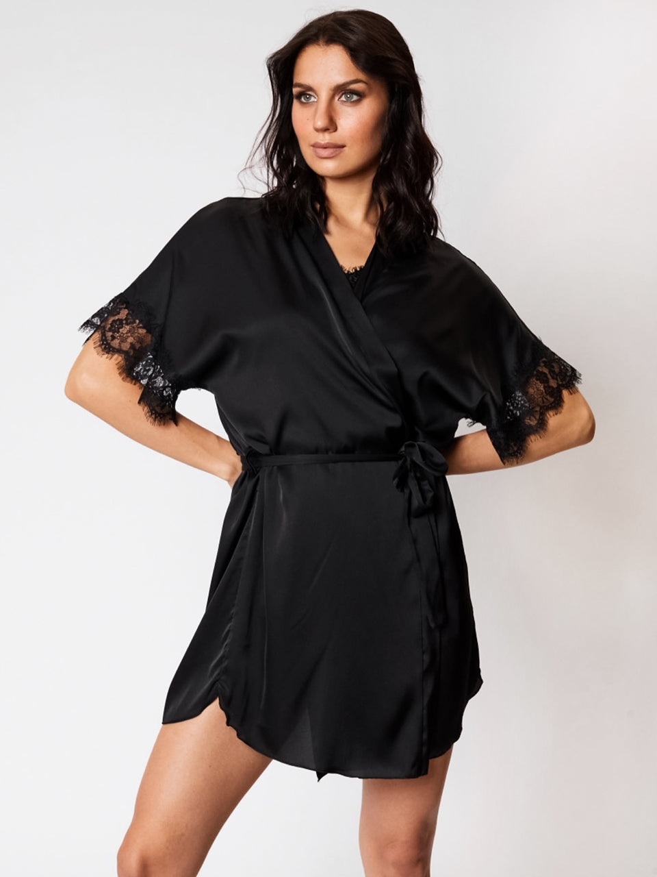 Kimono noir en dentelle