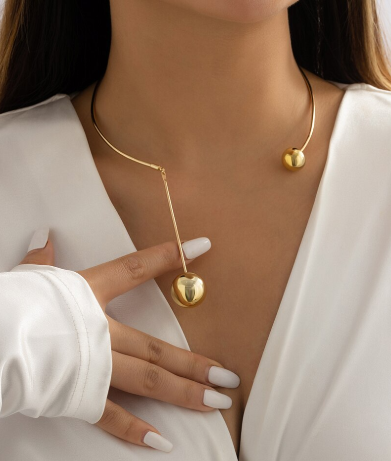 Collier ouvert avec boules